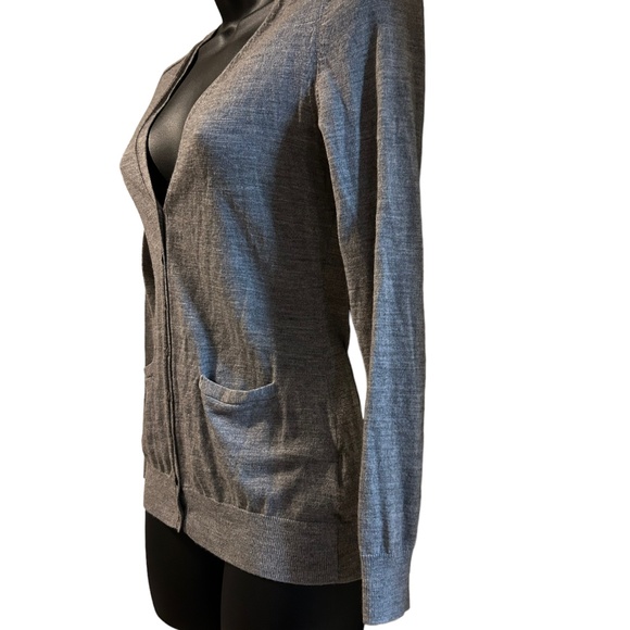 Banana Republic Sweater - Picture 2 of 2